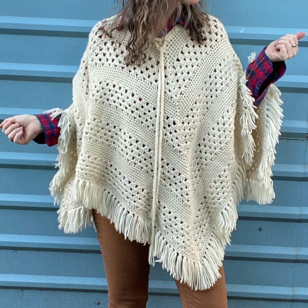 Vintage knit cottagecore poncho cream